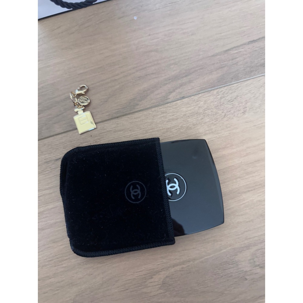 Chanel Miroir Double Facettes Compact Mirror Black with Pouch and No 5 Charm - Picture 7 of 7